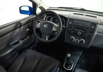 Подержанный автомобиль Nissan Tiida Hatchback 2008 года (8 фото)