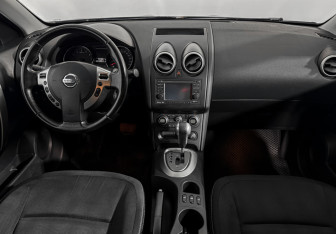 Подержанный автомобиль Nissan Qashqai 2010 года (13 фото)