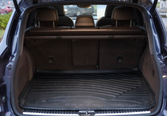 Подержанный автомобиль Porsche Cayenne 2016 года (37 фото)