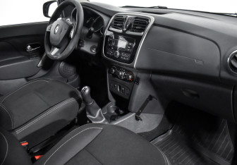 Подержанный автомобиль Renault Logan Sedan 2018 года (13 фото)