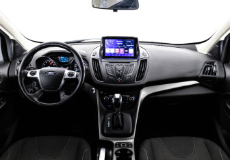 Подержанный автомобиль Ford Kuga 2016 года (10 фото)