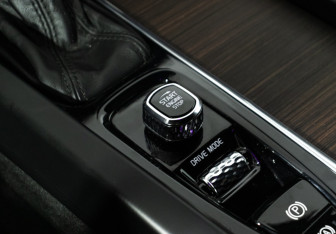 Подержанный автомобиль Volvo V60 Cross Country 2021 года (18 фото)