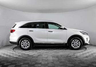 Подержанный автомобиль Kia Sorento 2019 года (4 фото)