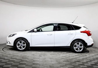 Подержанный автомобиль Ford Focus Hatchback 2013 года (8 фото)