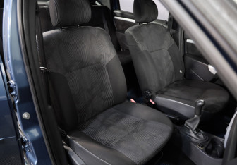 Подержанный автомобиль Renault Logan Sedan 2011 года (16 фото)