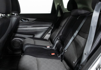 Подержанный автомобиль Nissan X-Trail 2018 года (10 фото)