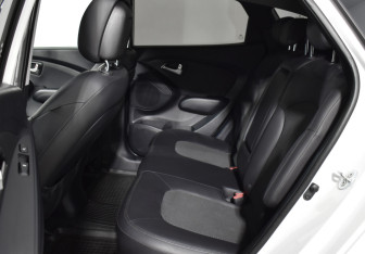 Подержанный автомобиль Hyundai ix35 2012 года (11 фото)