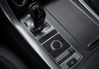 Подержанный автомобиль Land Rover Range Rover Sport 2018 года (26 фото)