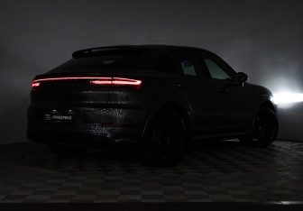 Подержанный автомобиль Porsche Cayenne 2021 года (37 фото)