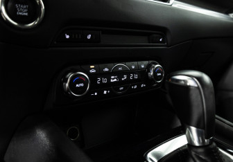 Подержанный автомобиль Mazda CX-5 2017 года (16 фото)