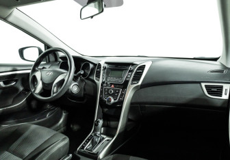 Подержанный автомобиль Hyundai i30 Hatchback 2015 года (9 фото)