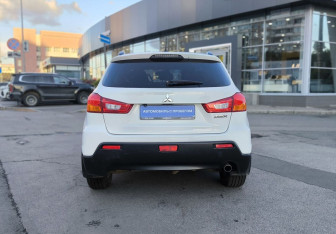 Подержанный автомобиль Mitsubishi ASX 2012 года (5 фото)