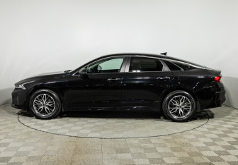 Подержанный автомобиль Kia K5 2021 года (8 фото)