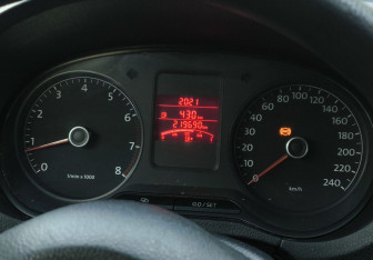 Подержанный автомобиль Volkswagen Polo Sedan 2011 года (16 фото)