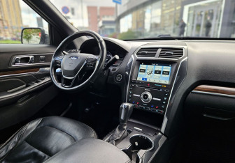 Подержанный автомобиль Ford Explorer 2018 года (13 фото)