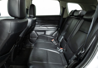 Подержанный автомобиль Mitsubishi Outlander 2012 года (10 фото)