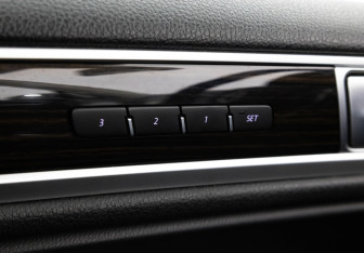 Подержанный автомобиль Volkswagen Touareg 2015 года (18 фото)