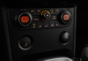 Подержанный автомобиль Nissan Qashqai 2007 года (14 фото)