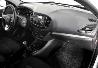 Подержанный автомобиль LADA (ВАЗ) Vesta Sedan 2019 года (12 фото)