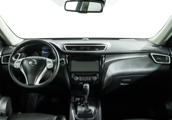 Подержанный автомобиль Nissan X-Trail 2017 года (13 фото)