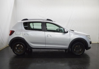 Подержанный автомобиль Renault Sandero 2014 года (4 фото)