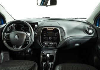 Подержанный автомобиль Renault Kaptur 2017 года (13 фото)