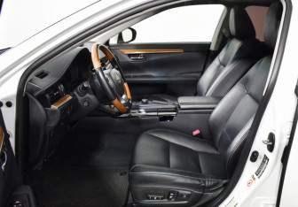 Подержанный автомобиль Lexus ES 2013 года (10 фото)
