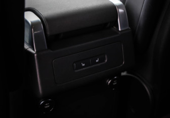 Подержанный автомобиль Land Rover Discovery 2017 года (33 фото)