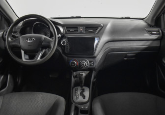 Подержанный автомобиль Kia Rio Sedan 2012 года (13 фото)