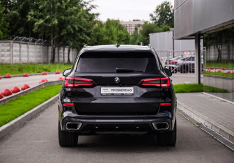 Подержанный автомобиль BMW X5 2021 года (7 фото)
