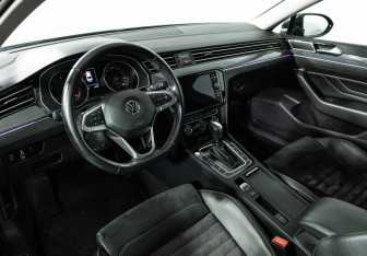 Подержанный автомобиль Volkswagen Passat Sedan 2020 года (11 фото)