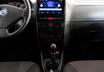 Подержанный автомобиль Fiat Albea 2008 года (12 фото)