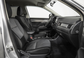 Подержанный автомобиль Mitsubishi Outlander 2013 года (16 фото)