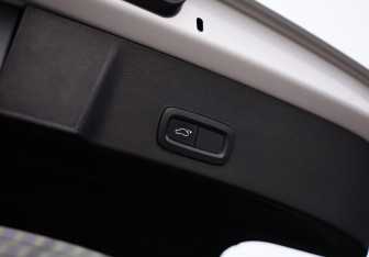 Подержанный автомобиль Volvo XC40 2019 года (35 фото)