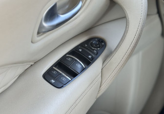 Подержанный автомобиль Infiniti QX80 2018 года (14 фото)