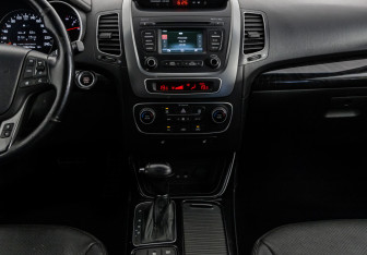 Подержанный автомобиль Kia Sorento 2013 года (13 фото)