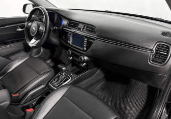 Подержанный автомобиль Kia Rio Sedan 2020 года (13 фото)