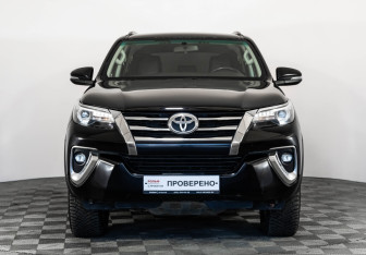 Подержанный автомобиль Toyota Fortuner 2018 года (2 фото)