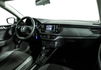 Подержанный автомобиль Skoda Rapid Liftback 2021 года (9 фото)