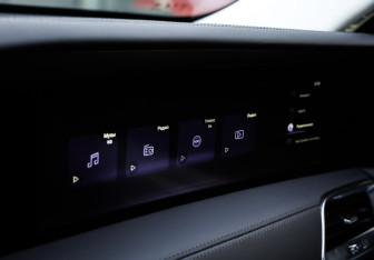 Подержанный автомобиль Hongqi E-HS9 2021 года (18 фото)