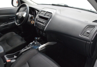 Подержанный автомобиль Mitsubishi ASX 2010 года (12 фото)