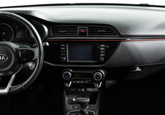 Подержанный автомобиль Kia Rio Sedan 2020 года (14 фото)