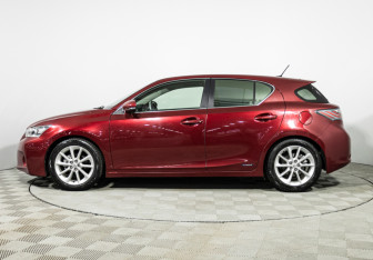 Подержанный автомобиль Lexus CT 2011 года (8 фото)