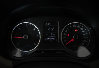 Подержанный автомобиль Volkswagen Amarok 2011 года (8 фото)