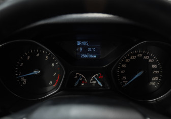 Подержанный автомобиль Ford Focus Sedan 2013 года (12 фото)