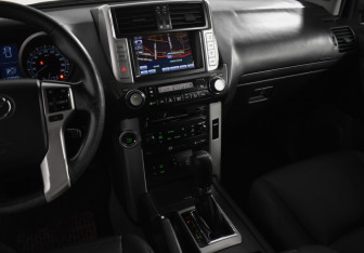 Подержанный автомобиль Toyota Land Cruiser Prado 2013 года (22 фото)