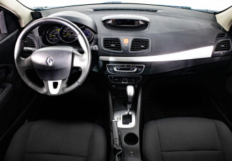 Подержанный автомобиль Renault Megane Hatchback 2011 года (11 фото)