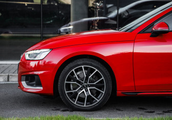 Подержанный автомобиль Audi A4 Sedan 2020 года (10 фото)