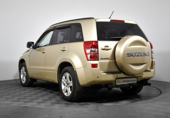 Подержанный автомобиль Suzuki Grand Vitara 2007 года (7 фото)