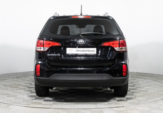 Подержанный автомобиль Kia Sorento 2014 года (6 фото)